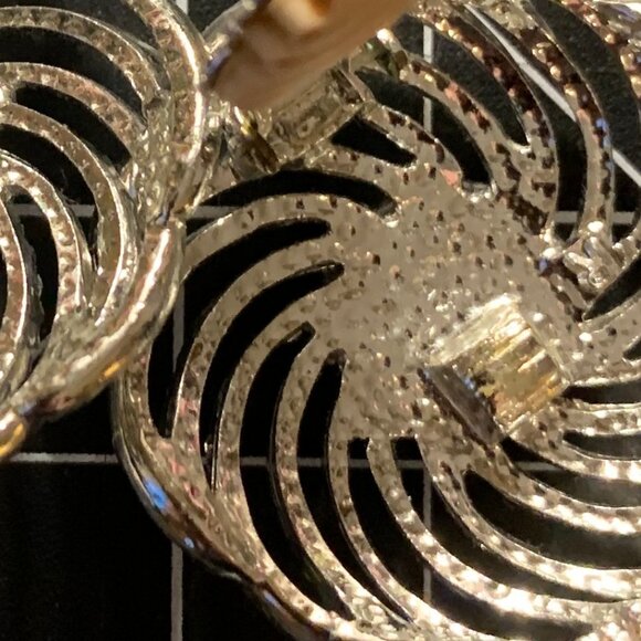 Sarah Coventry Clip on Earrings - Picture 3 of 5